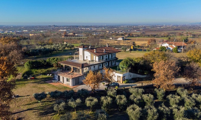 Lonato del Garda Apartment | Garda Country House - La Casa in Collina by Wonderful Italy