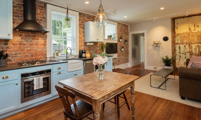 Martha Jefferson Apartment | Garden Apt |Lux Extended Stay in Downtown Belmont