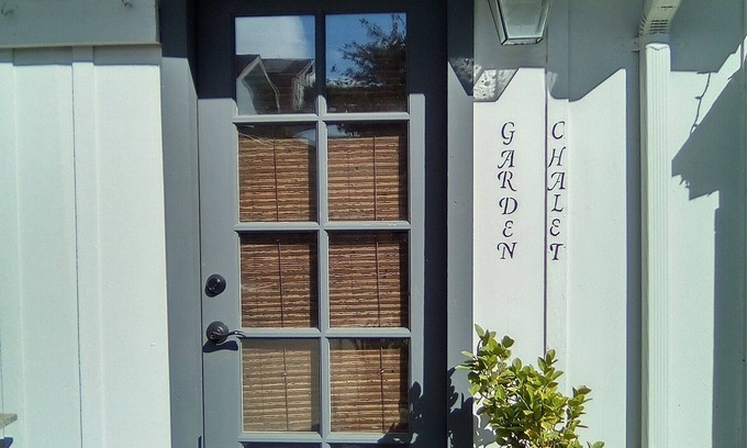 Salinas Cottage | Garden Chalet walking distance to Oldtown Salinas