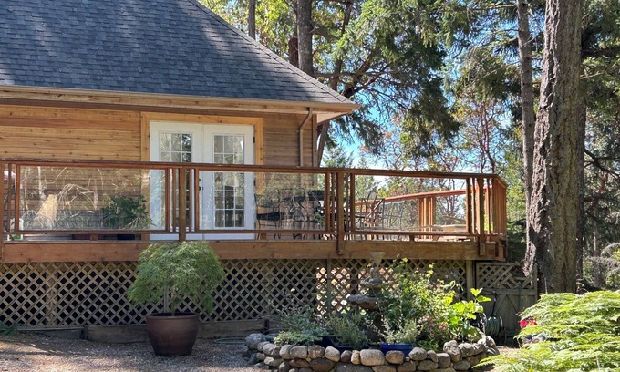 Salt Spring Island Cottage | Garden cottage
