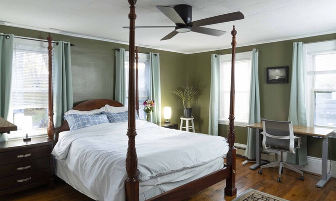 Southern Coast Apartment | Garden Getaway with Hot Tub