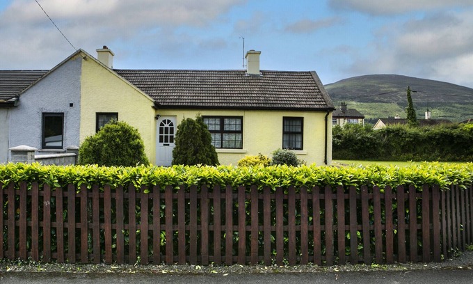Clogheen Ski Chalet | Garden Holiday Cottage