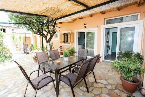 Corfu House | Garden House Kastellani-Ησυχη διαμονή με κήπο στην Κέρκυρα