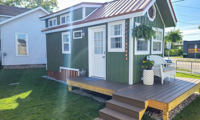 Lakeside Apartment | Garden House - Tiny Digs Lakeshore