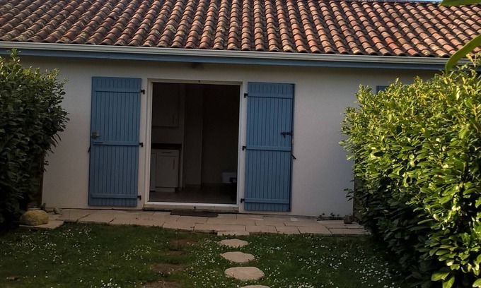 Escos House | Garden level Countryside Basque Country, Béarn. River swimming