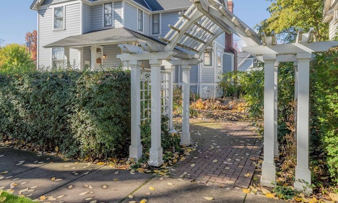 Corvallis Villa | Garden Manor in downtown Corvallis