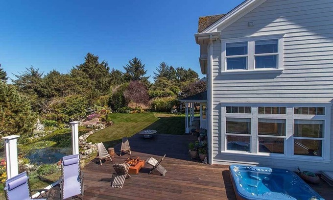 McKinleyville House | Garden Pond Retreat - Hiking Trails & Hot Tub