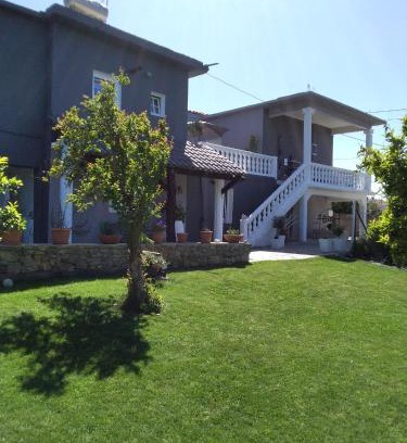 Pyrgos Psilonerou Apartment | Garden Rooms
