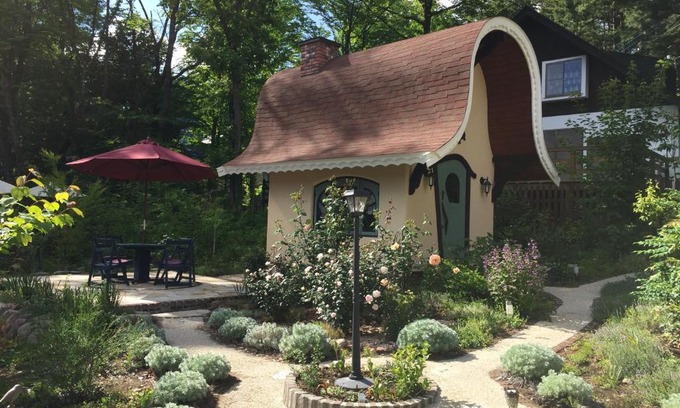 Hokuto Bed & Breakfast | Garden Shed R
