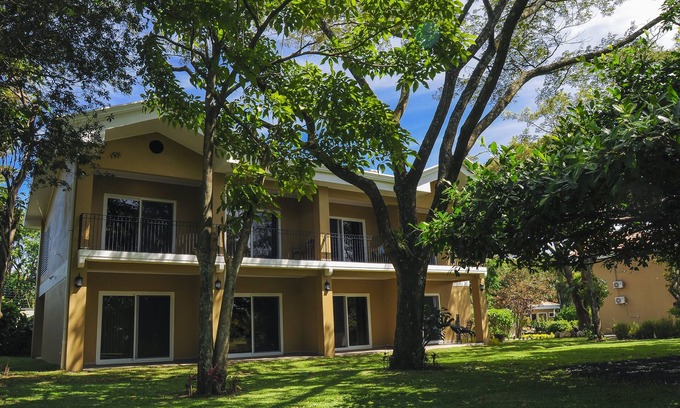 Alajuela Apartment | Garden view