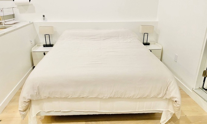 Mar Vista House | Garden View Private Bedroom With Own Bathroom