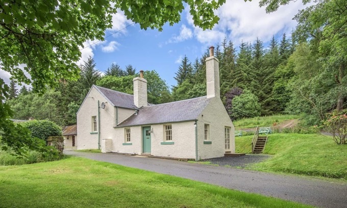 Hawick Cottage | GARDENER'S COTTAGE, Hoscote Estate