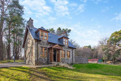 Huntly House | Gardeners Cottage at Craighead