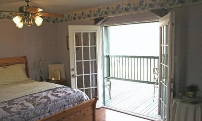 Gardner Cottage | Gardeners Cottage-King-Balcony-Jetted Tub -Cottage