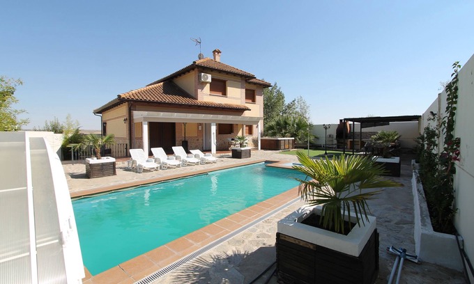 Ciempozuelos Ski Chalet | Gardenia Chalet