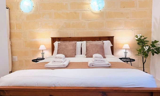 Madliena House | Gardjola Townhouse by Holi
