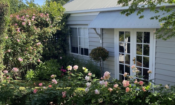 Hamilton Cottage | Garland Cottage Bed & Breakfast