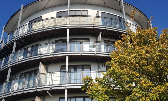 Greenhithe Apartment | Garland Modern Apartment Greenhithe 1 with Parking