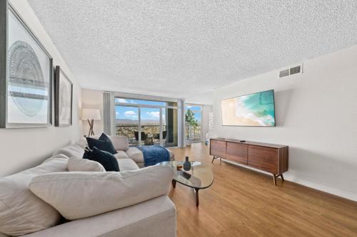 Marina del Rey Apartment | Garnet Glow Full Ocean and Venice Beach view 3BR