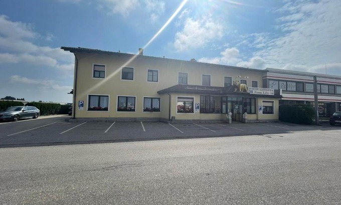 Asten House | Gasthaus-Pension zum Löwen