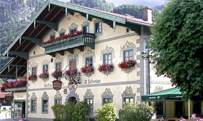 Flintsbach A. Inn Apartment | Gasthof Falkenstein - Metzgerei Schwaiger -