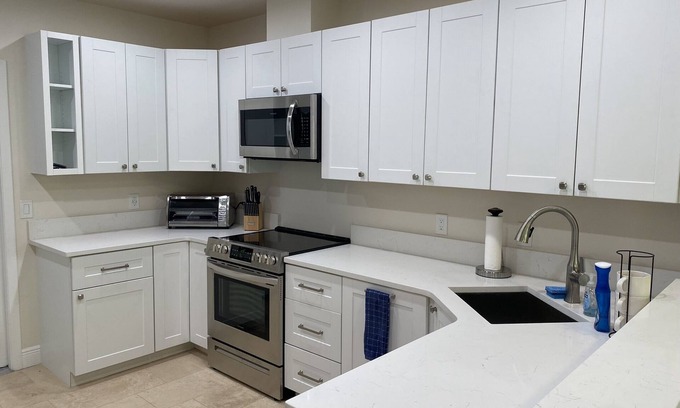 Samsula-Spruce Creek Condo | Gated - Pool - Golf - Dining - Daytona - Fly-in