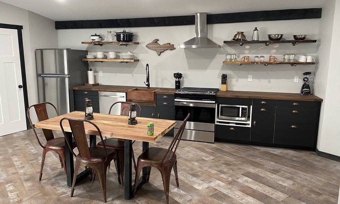 Hancock House | Gateway to Outdoor Adventure in the Keweenaw! - Dog Friendly & MTU 2.3 miles!