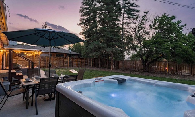 Berkley House | Gather|Recharge|CentralLocation|FullAmenities|LargeGroupsWelcome|QuietNeighborhood