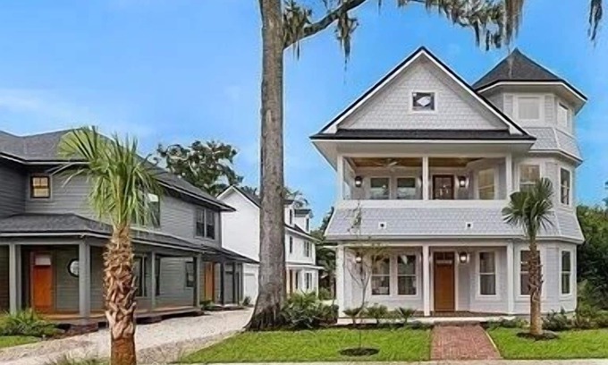 Gainesville House | Gator Grove - Queen Ann White - New Build!