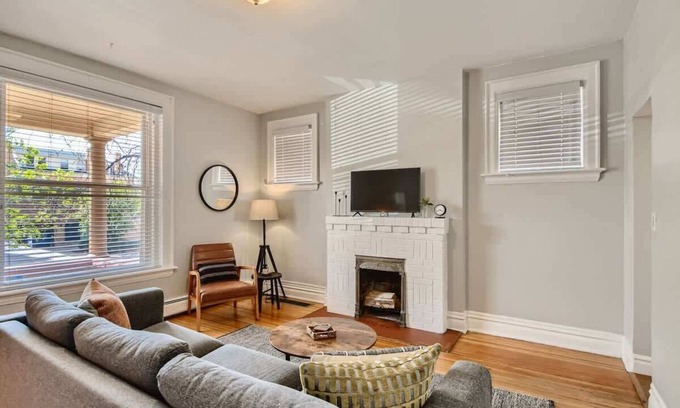 City Park Apartment | Gaylord by Modern Midstay/1Block to CityPark #G1
