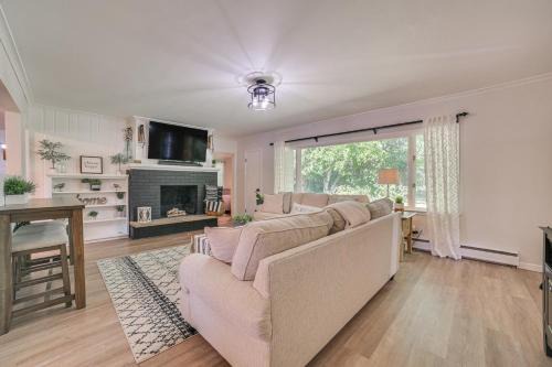 Gaylord House | Gaylord Family Home Walk to Shops and Restaurants!