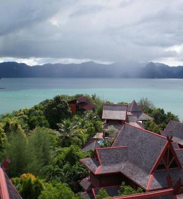 Pantai Tengah Villa | Gaze: Entire Modern Tropical Seaview Villa