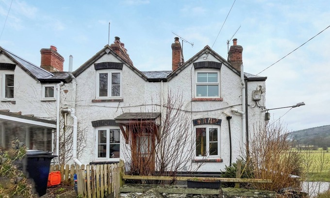 Corwen Cottage | Swan Cottage offers a relaxing space for all the family to enjoy.