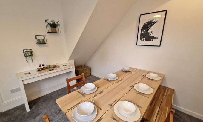 Merthyr Tydfil House | 5 Bedroom home with parking
