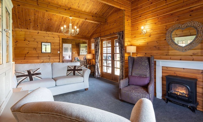 Kirkby Stephen Cottage | Curlew Lodge - sleeps 6 guests in 3 bedrooms