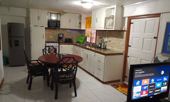 Hillsborough Apartment | Caribbean house 3 mins walk to the marina and port.n