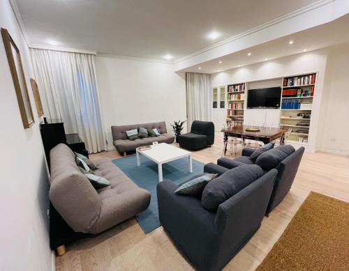 Roman Ghetto Apartment | GDR Apartment - City Center
