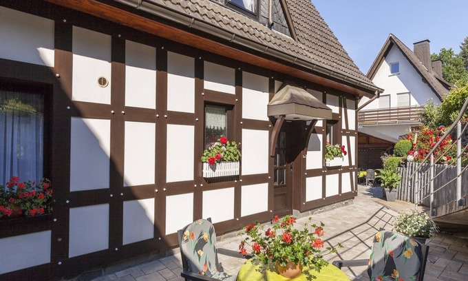 Hallenberg Apartment | Gemütliches Appartement in Hallenberg mit Terrasse