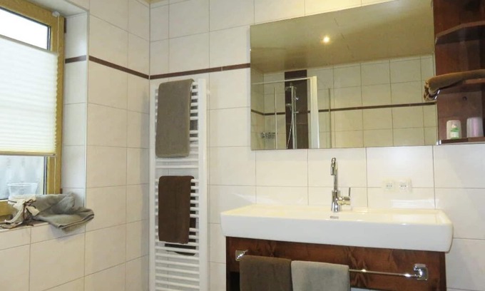 Thening Apartment | Gemütliche FeWo (55 m2) mit herrlicher Aussicht und Brötchenservice