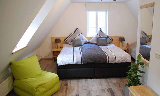 Altstadt Apartment | Gemütliches 70qm Ferienhaus, 2-stöckig, mit Vitalsauna + Lichttherapie