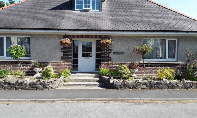 Lampeter House | Genaur Glyn - outstanding location overlooking the river Teifi - sleeps 6