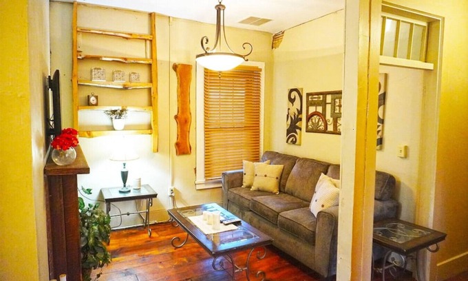 Coshocton Apartment | Genevieve's Place in Historic Roscoe Village