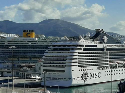 San Teodoro Apartment | GENOVA CRUISE TERMINAL CASA DALLO ZIO 150 mq