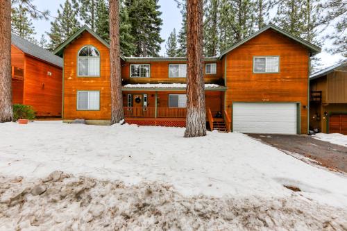 Montgomery Estates House | Gentian Family Retreat