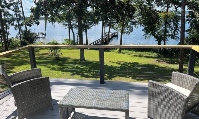 Donalsonville House | Georgia Lake House Retreat