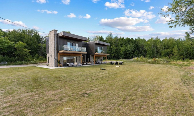 Waubaushene House | Georgian Bay Private Modern Escape Near Ski Hill