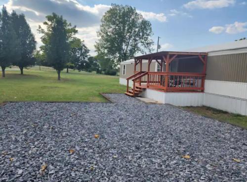 Wagoner House | Georgie's Getaway! Beautiful 3bd 2ba lake view