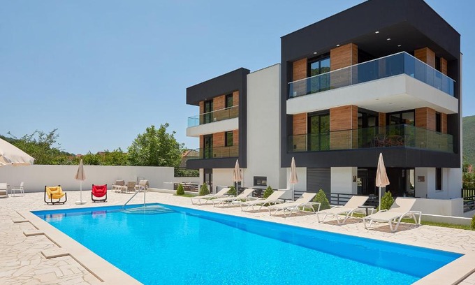 Lastva Grbaljska Apartment | Georgiy Lux Apartments
