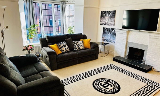 Gerrards Cross Apartment | GerrardsCross-Sleeps4-Parking-PetFriendly-Wembley