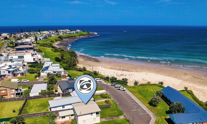 South Coast House | Gerroa House located mere steps from Seven Mile Beach.